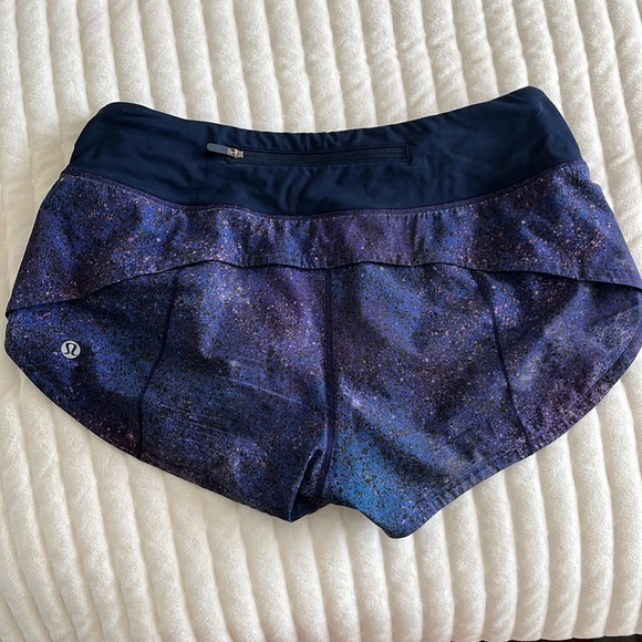 Women’s Lululemon speed up shorts - Picture 2 of 4